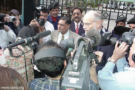 Gathering in front of the United Nations Headquarters in Islamabad, a member of RAWA, handed over a memorandum to the UN office.