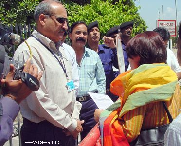 A RAWA member presented memorandum to UN authorities in the UN headquarters in Islamabad.