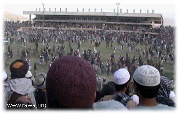 Around 4,000 people --many women and children-- watched the qasas